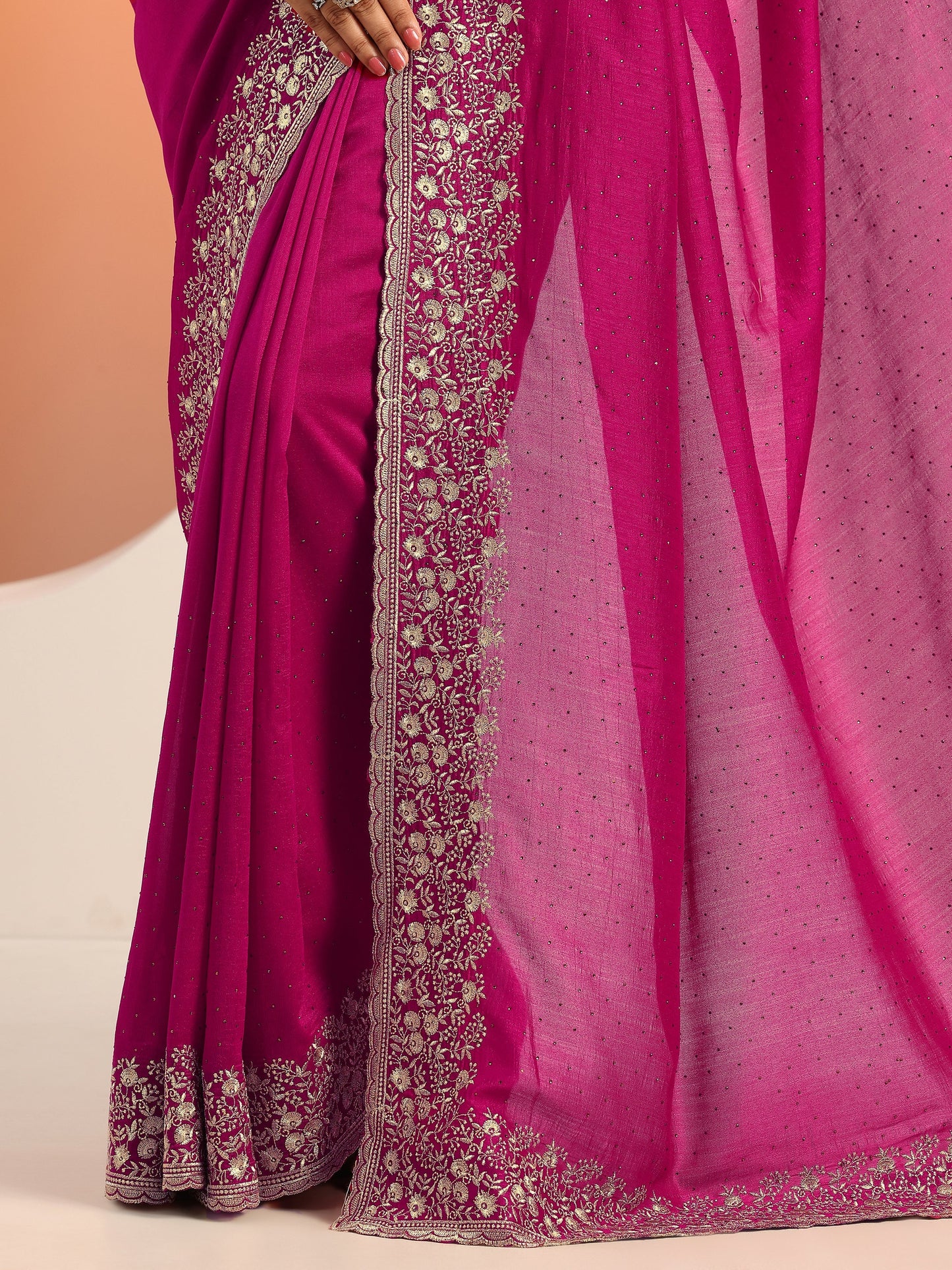 Red Embellished Silk blend Saree With Unstitched Blouse Piece