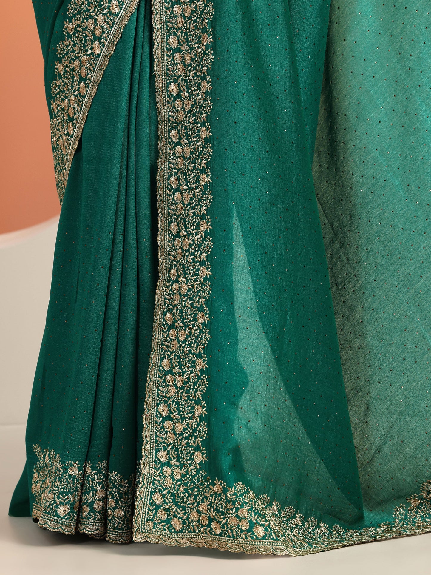 Green Embellished Silk blend Saree With Unstitched Blouse Piece