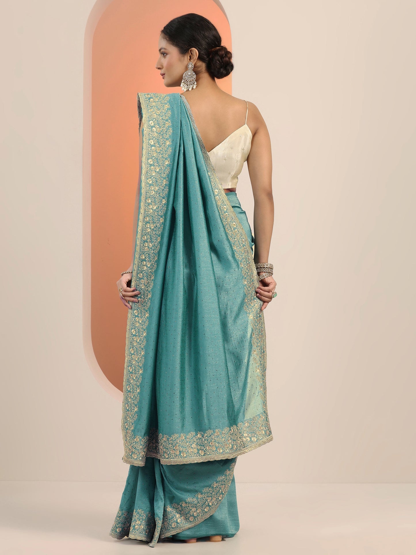 Blue Embellished Silk blend Saree With Unstitched Blouse Piece