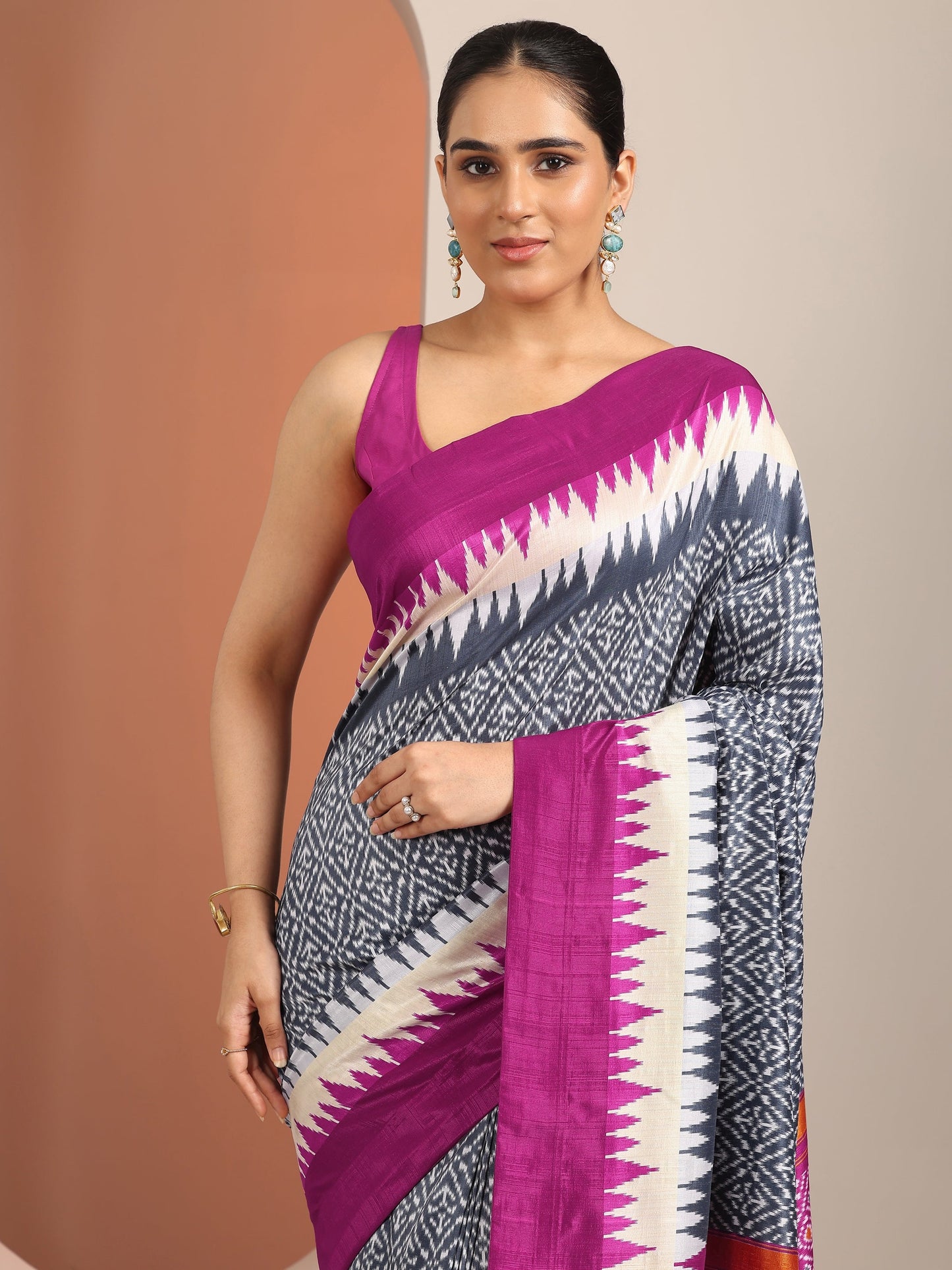 Grey Printed Silk Blend Saree With Unstitched Blouse Piece