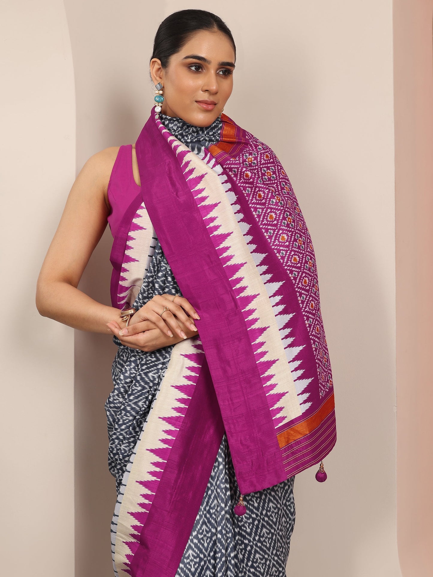 Grey Printed Silk Blend Saree With Unstitched Blouse Piece