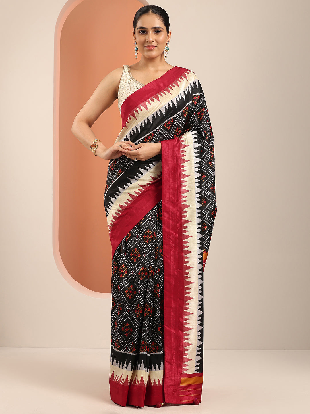 Black Printed Silk Blend Saree With Unstitched Blouse Piece