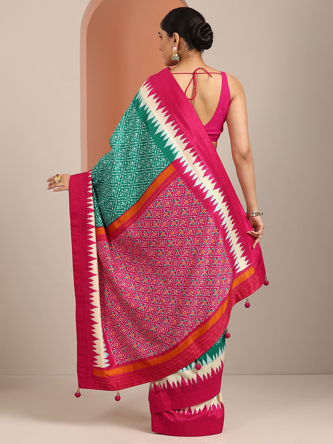 Green Printed Silk Blend Saree With Unstitched Blouse Piece