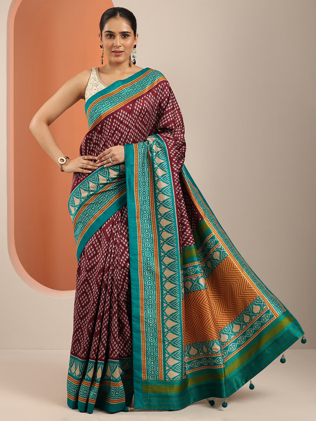 Maroon Printed Silk Blend Saree With Unstitched Blouse Piece
