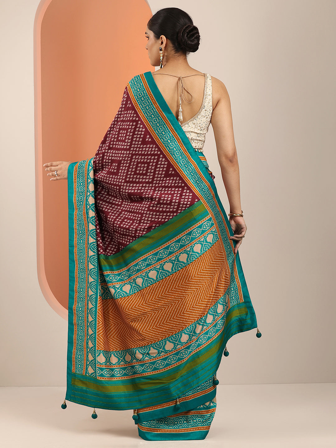 Maroon Printed Silk Blend Saree With Unstitched Blouse Piece