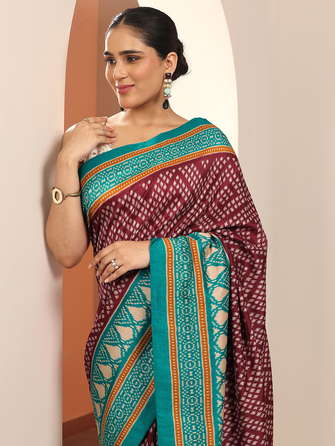 Maroon Printed Silk Blend Saree With Unstitched Blouse Piece