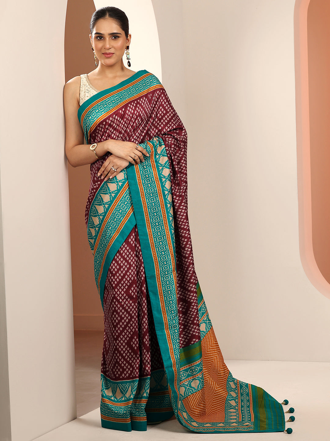 Maroon Printed Silk Blend Saree With Unstitched Blouse Piece