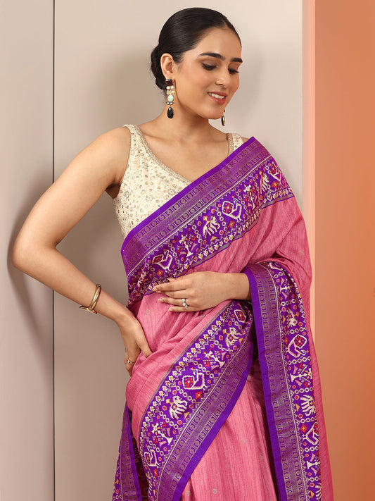 Peach Embellished Silk Blend Saree With Unstitched Blouse Piece