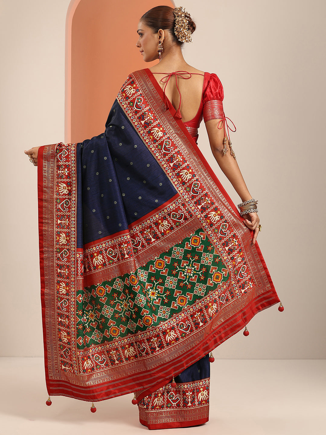 Navy Blue Embellished Silk Blend Saree With Unstitched Blouse Piece