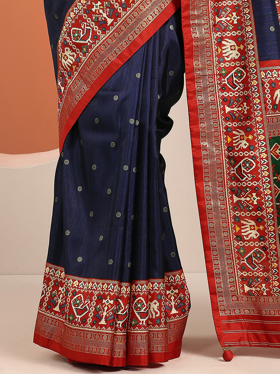 Navy Blue Embellished Silk Blend Saree With Unstitched Blouse Piece
