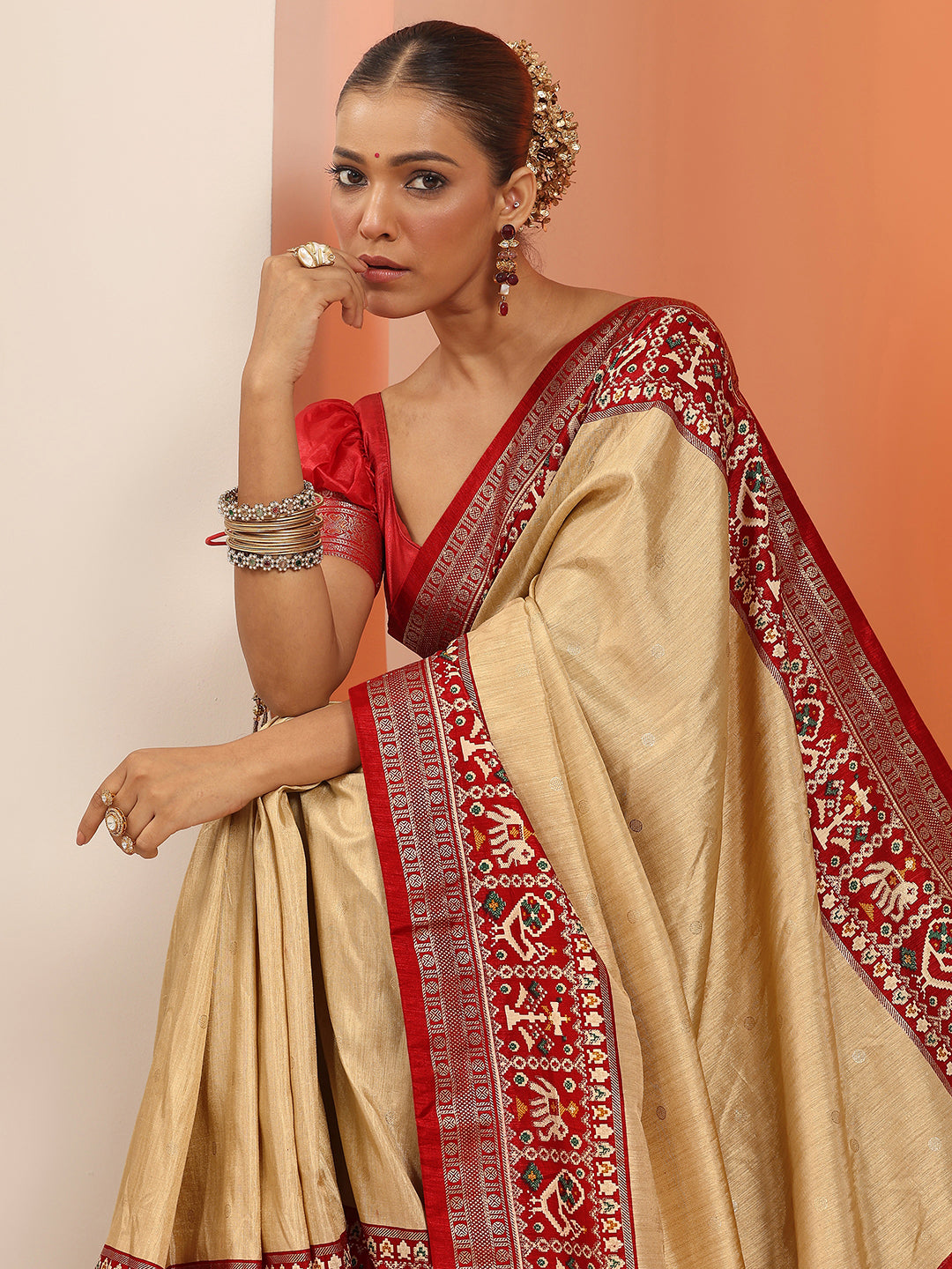Beige Embellished Silk Blend Saree With Unstitched Blouse Piece