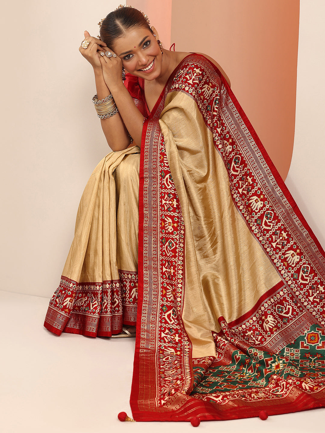 Beige Embellished Silk Blend Saree With Unstitched Blouse Piece