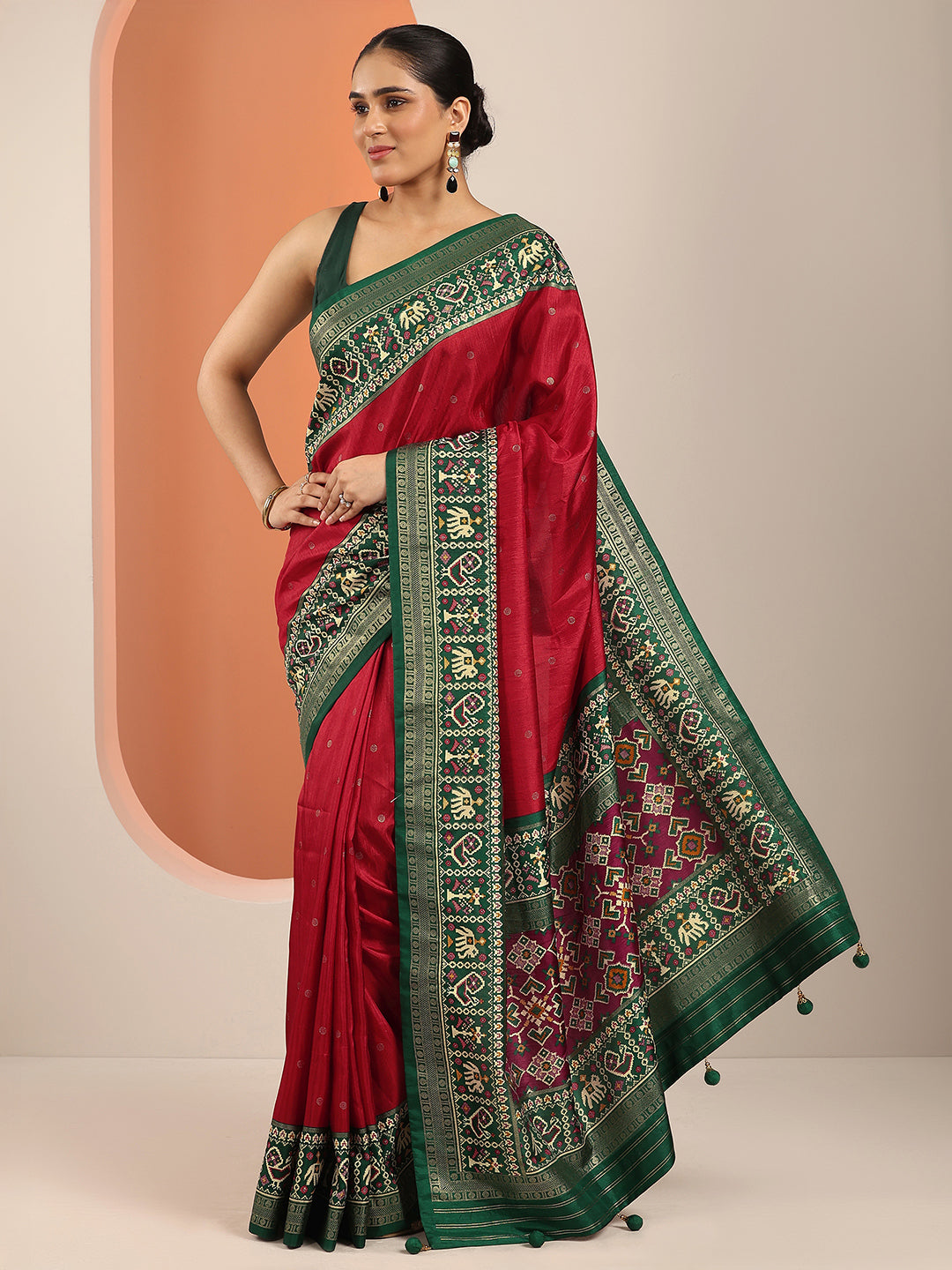 Red Embellished Silk Blend Saree With Unstitched Blouse Piece