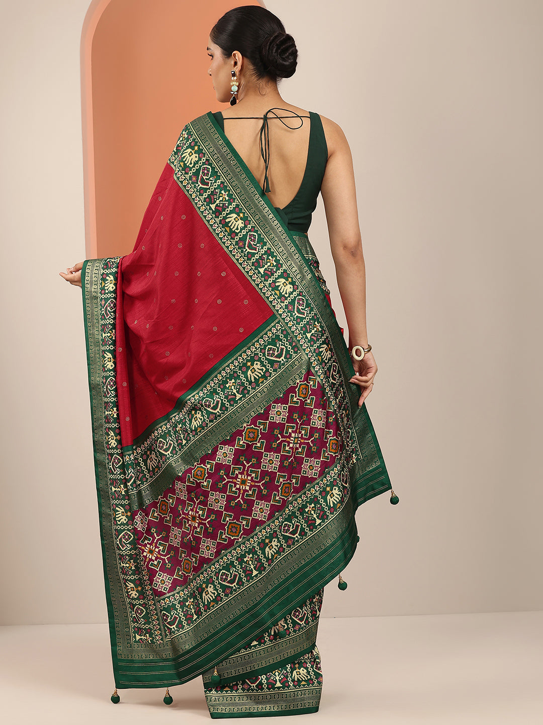 Red Embellished Silk Blend Saree With Unstitched Blouse Piece