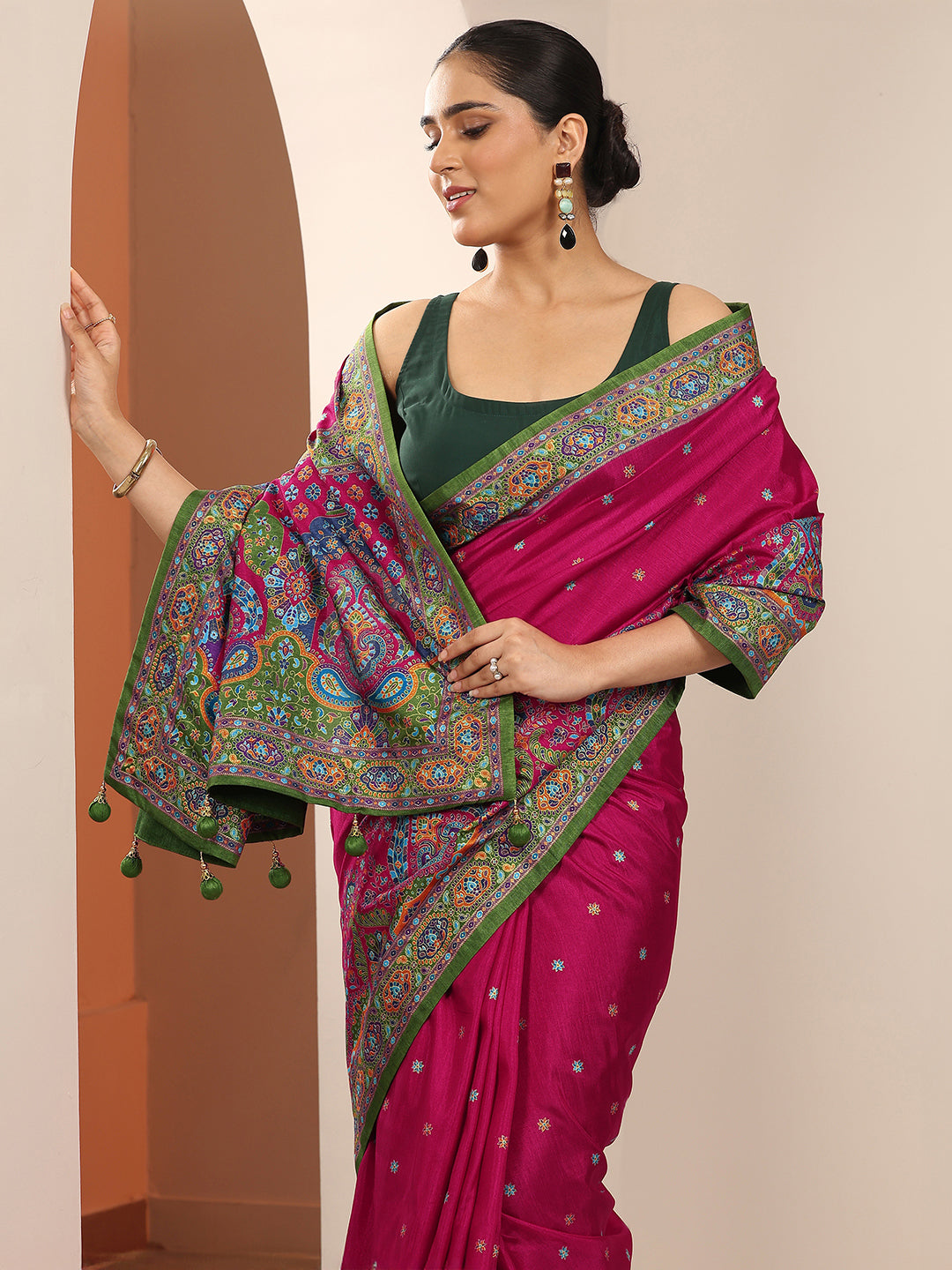 Magenta Printed Silk Blend Saree With Unstitched Blouse Piece