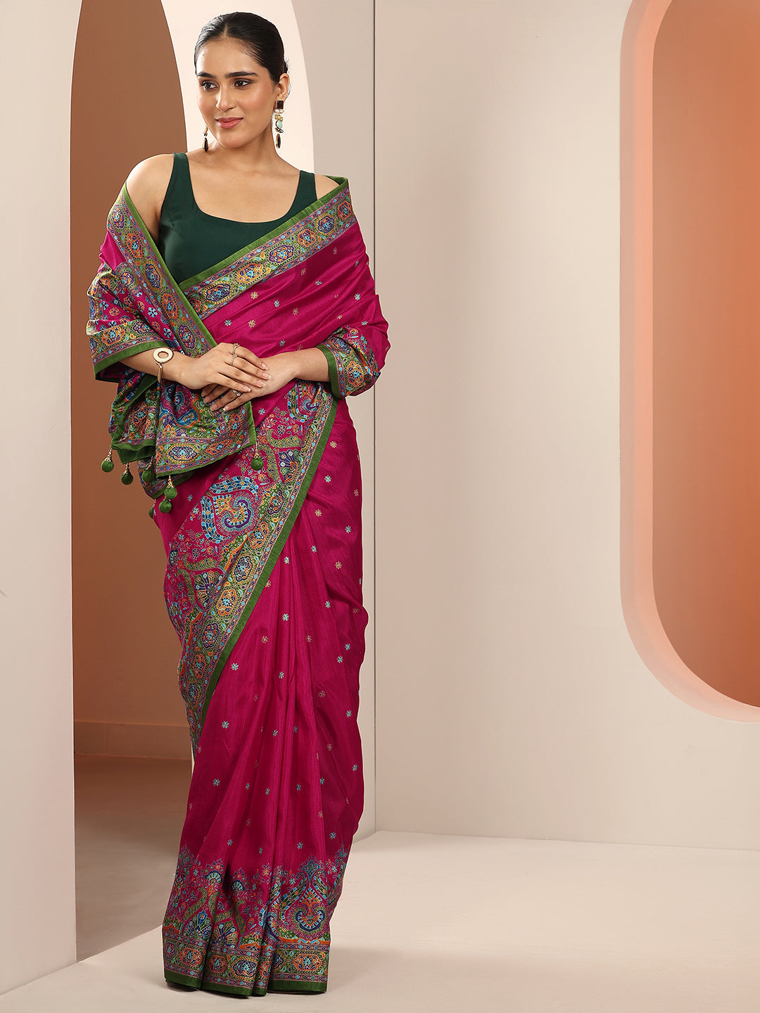 Magenta Printed Silk Blend Saree With Unstitched Blouse Piece