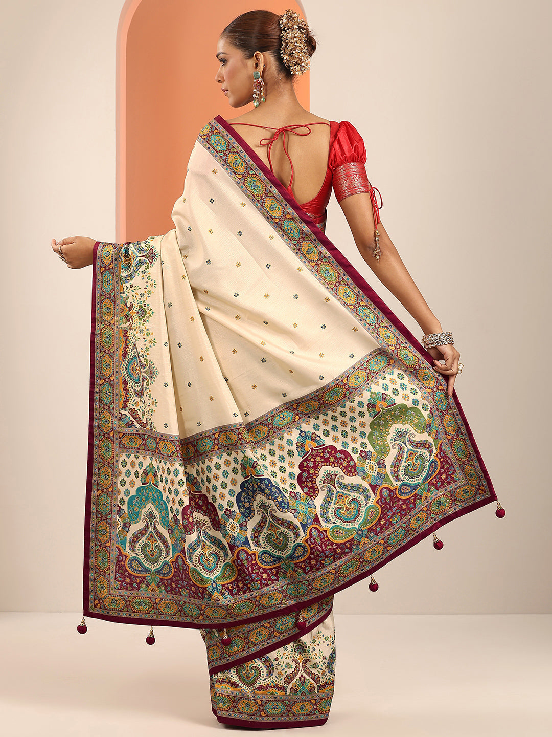 Cream Printed Silk Blend Saree With Unstitched Blouse Piece