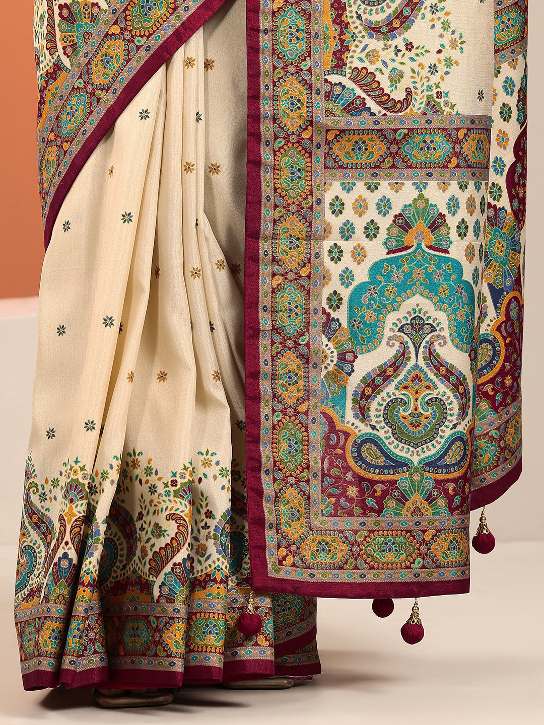 Cream Printed Silk Blend Saree With Unstitched Blouse Piece