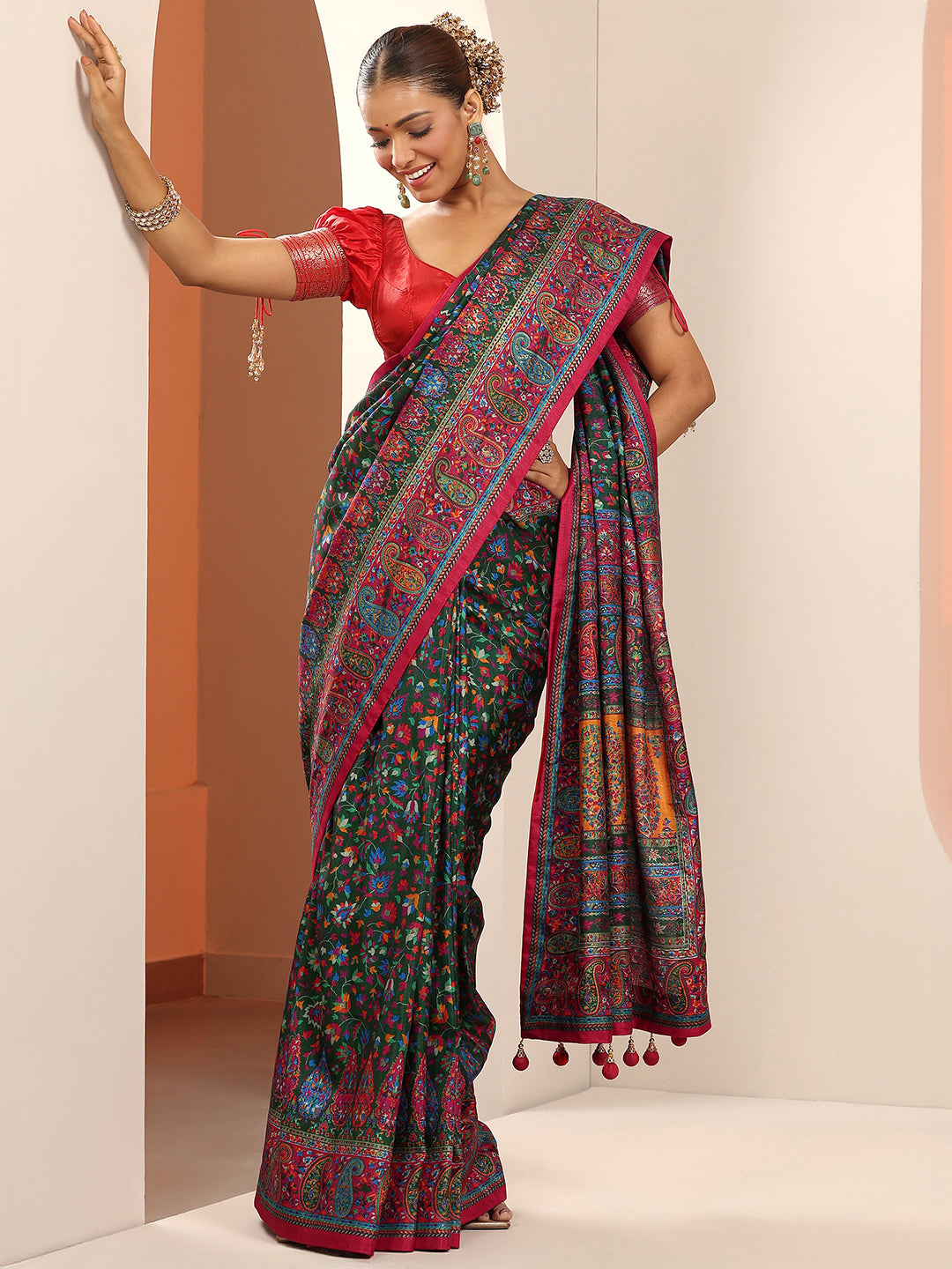 Green Printed Silk Blend Saree With Unstitched Blouse Piece