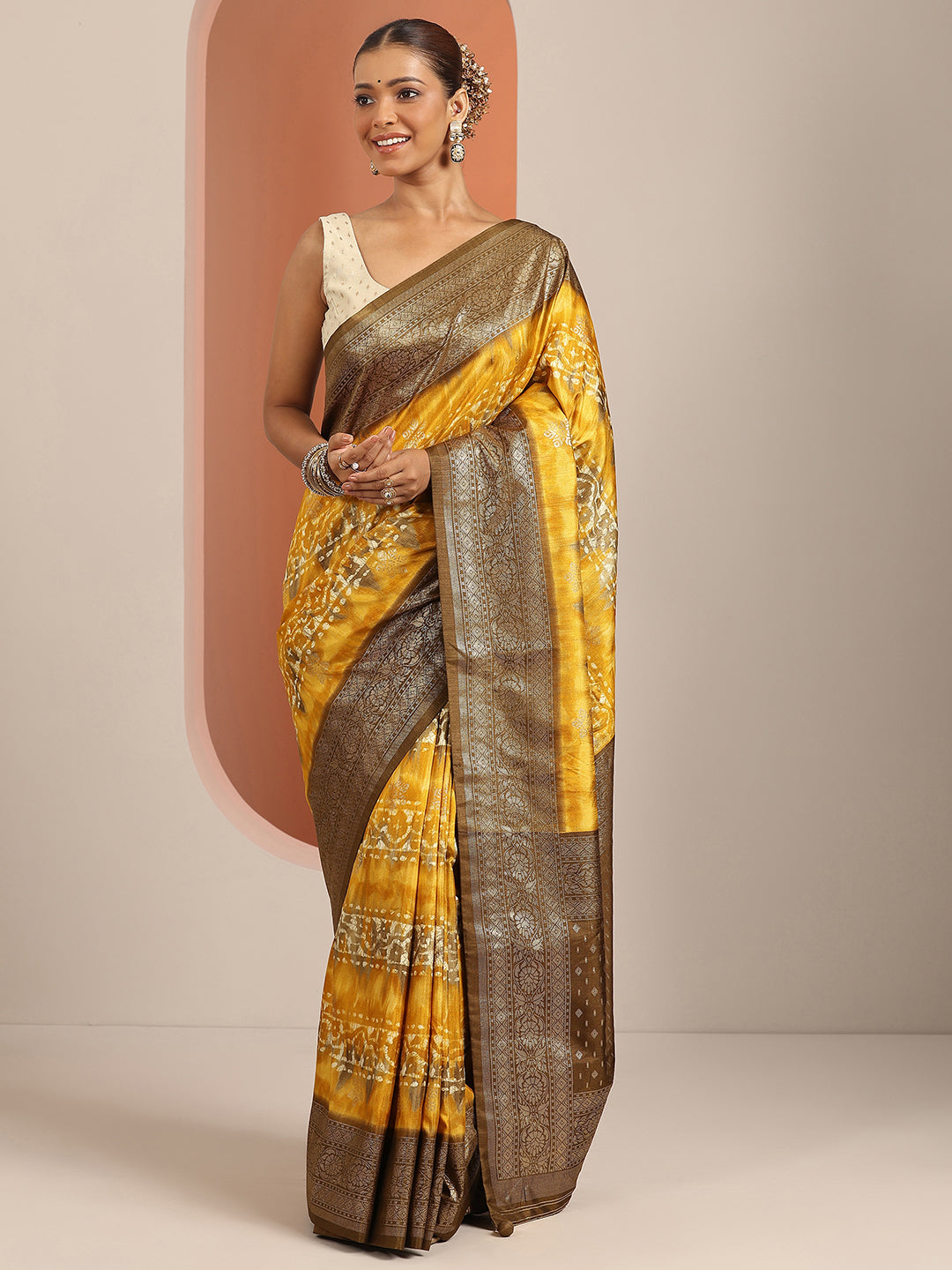 Yellow Printed Silk Blend Saree With Unstitched Blouse Piece