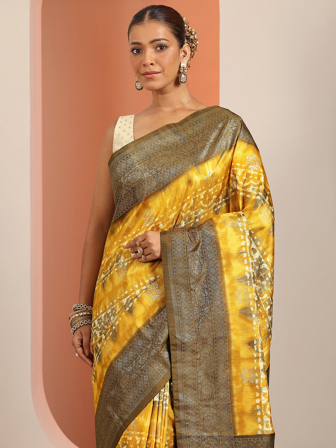 Yellow Printed Silk Blend Saree With Unstitched Blouse Piece