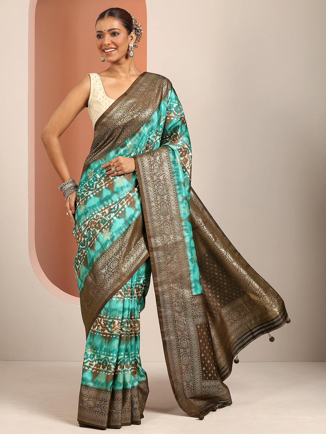 Teal Solid Silk Blend Saree With Unstitched Blouse Piece