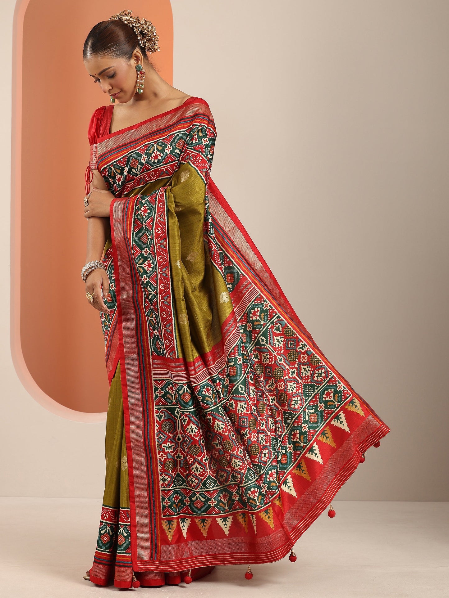 Olive Embellished Silk Blend Saree With Unstitched Blouse Piece