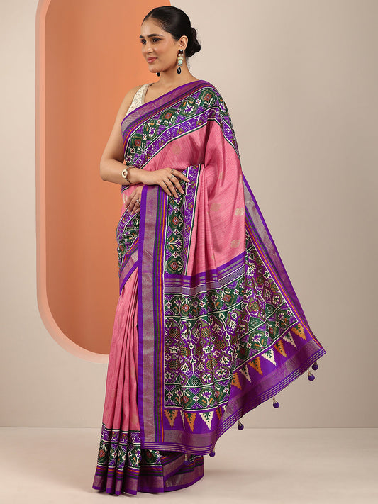 Peach Embellished Silk Blend Saree With Unstitched Blouse Piece