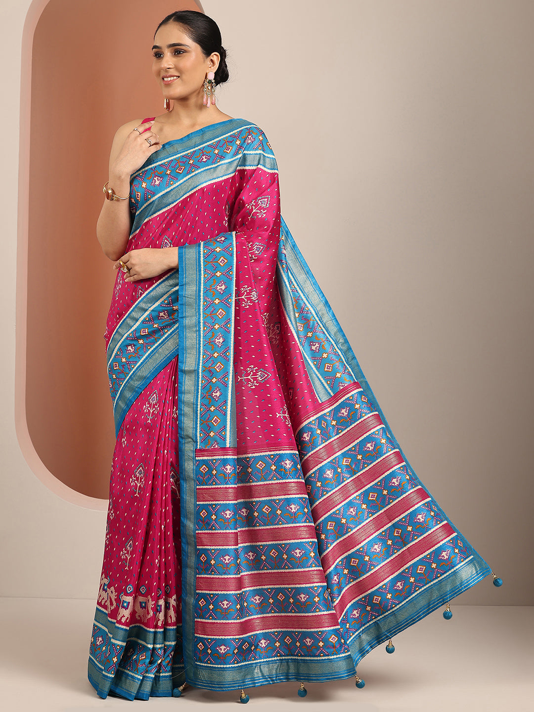 Magenta Printed Silk Blend Saree With Unstitched Blouse Piece
