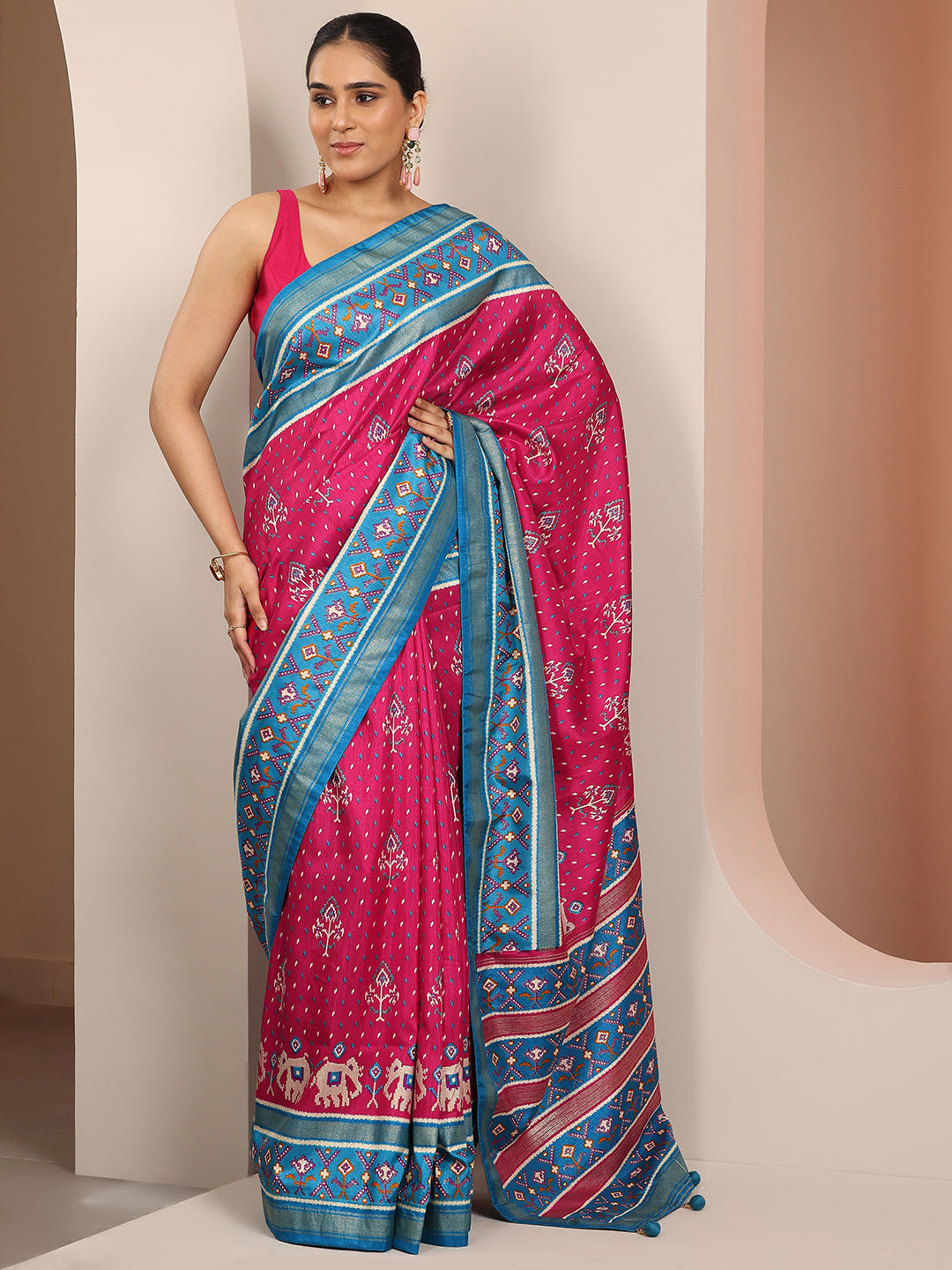 Magenta Printed Silk Blend Saree With Unstitched Blouse Piece