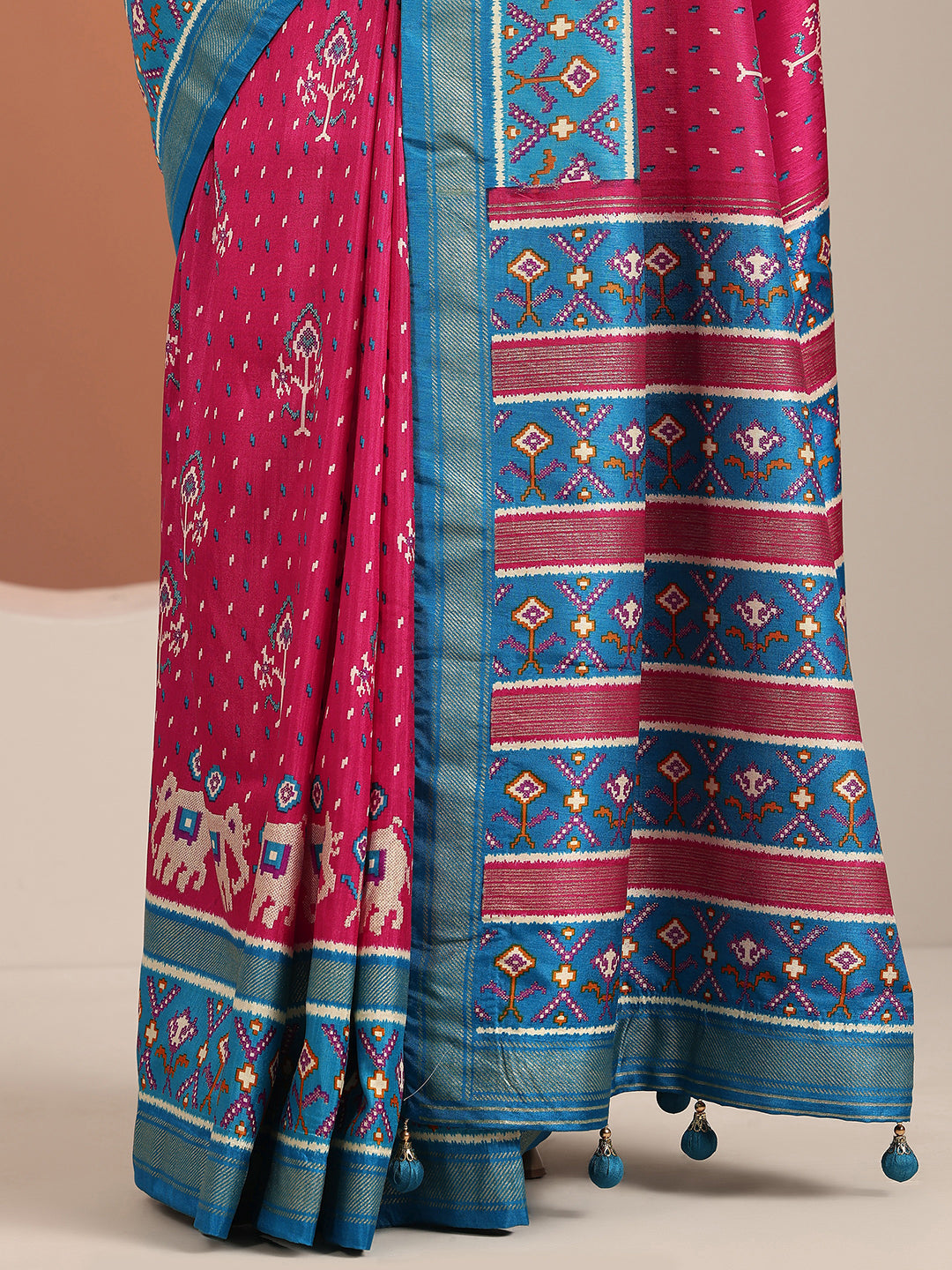 Magenta Printed Silk Blend Saree With Unstitched Blouse Piece
