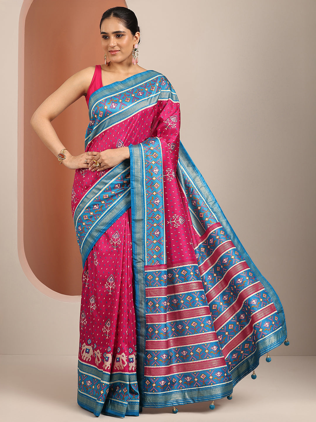 Magenta Printed Silk Blend Saree With Unstitched Blouse Piece