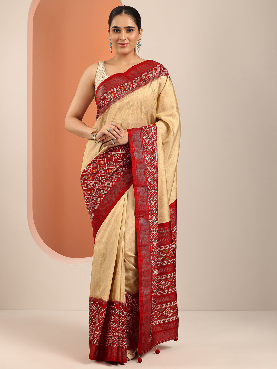 Beige Printed Silk Blend Saree With Unstitched Blouse Piece