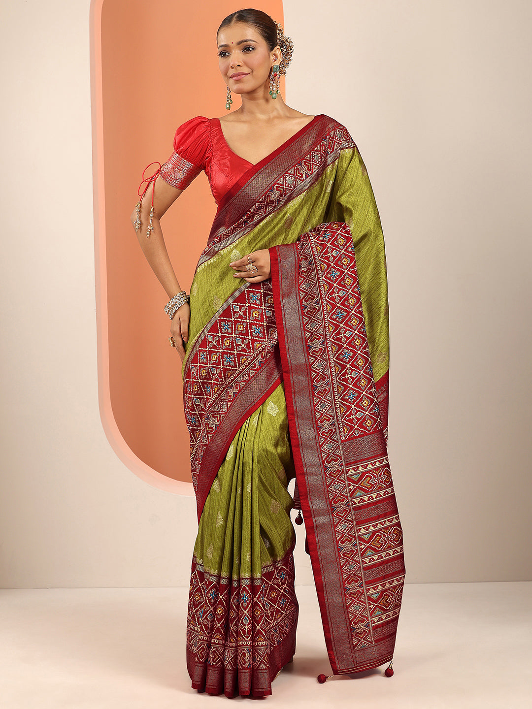 Olive Printed Silk Blend Saree With Unstitched Blouse Piece