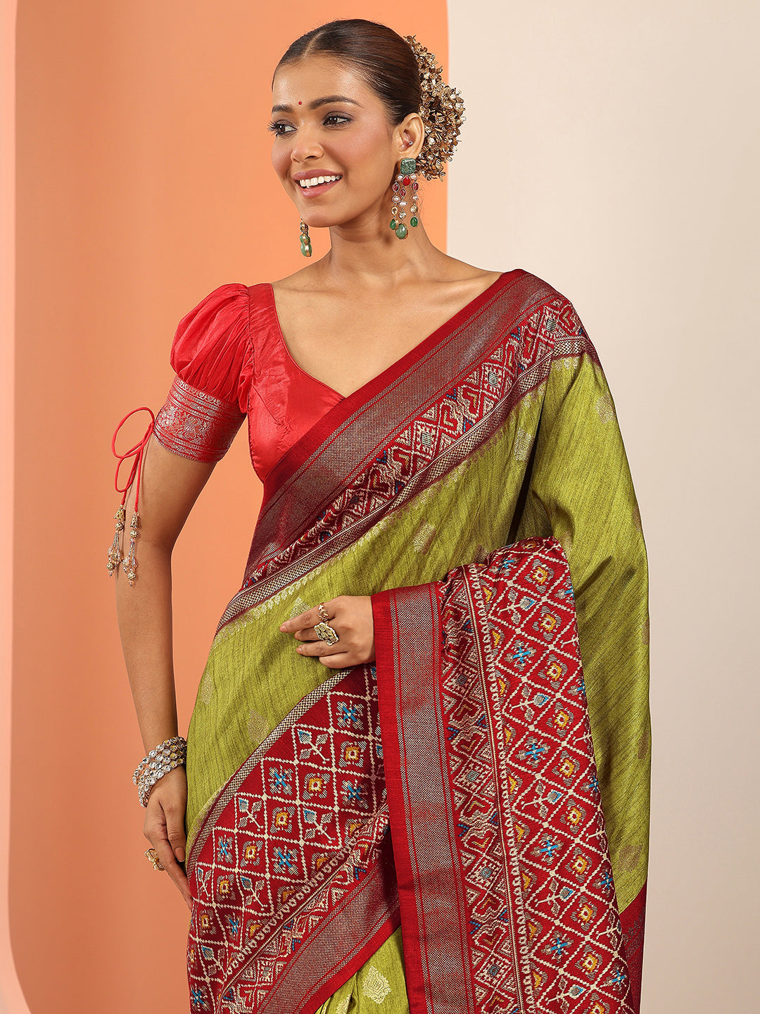 Olive Printed Silk Blend Saree With Unstitched Blouse Piece