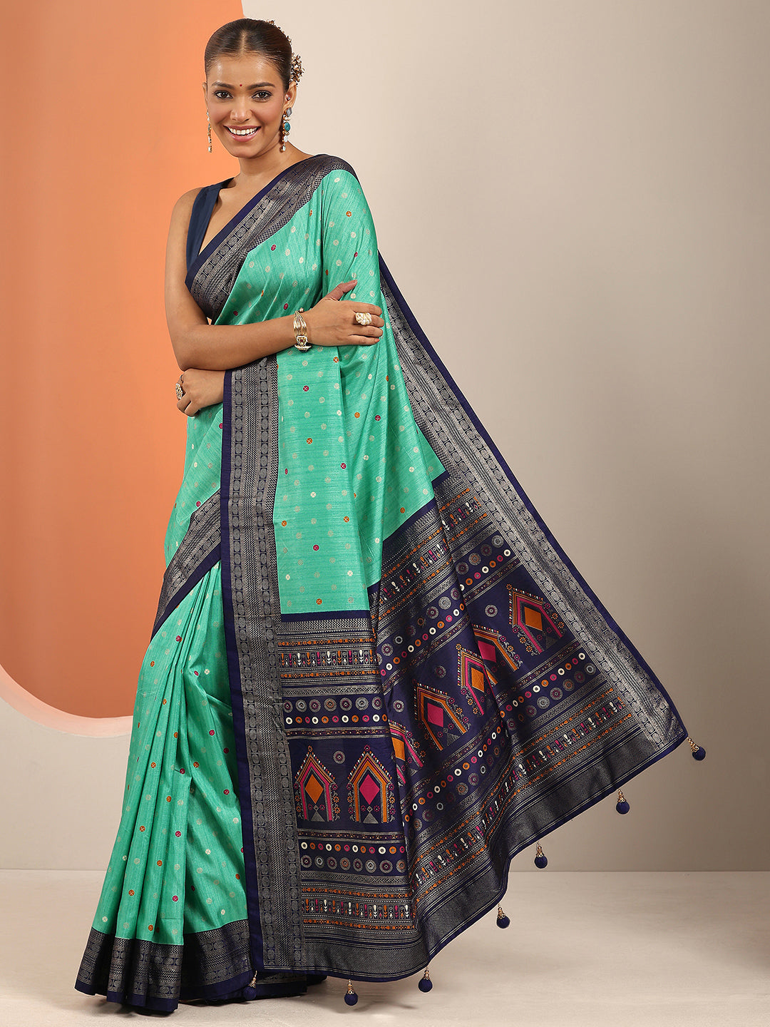 Sea Green Embellished Silk Blend Saree With Unstitched Blouse Piece