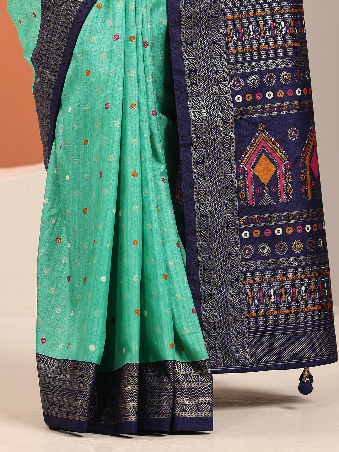 Sea Green Embellished Silk Blend Saree With Unstitched Blouse Piece