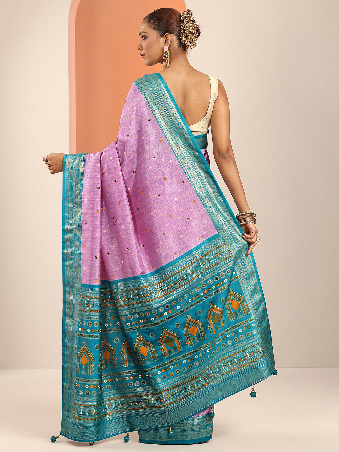 Lavender Embellished Silk Blend Saree With Unstitched Blouse Piece