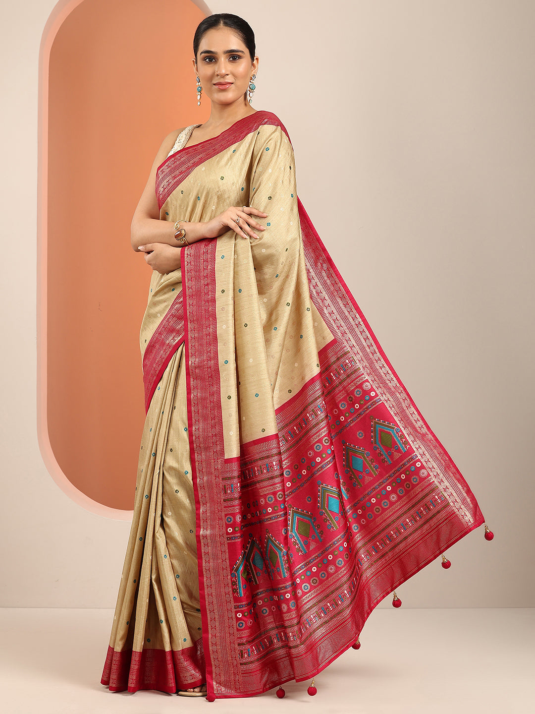 Beige Embellished Silk Blend Saree With Unstitched Blouse Piece