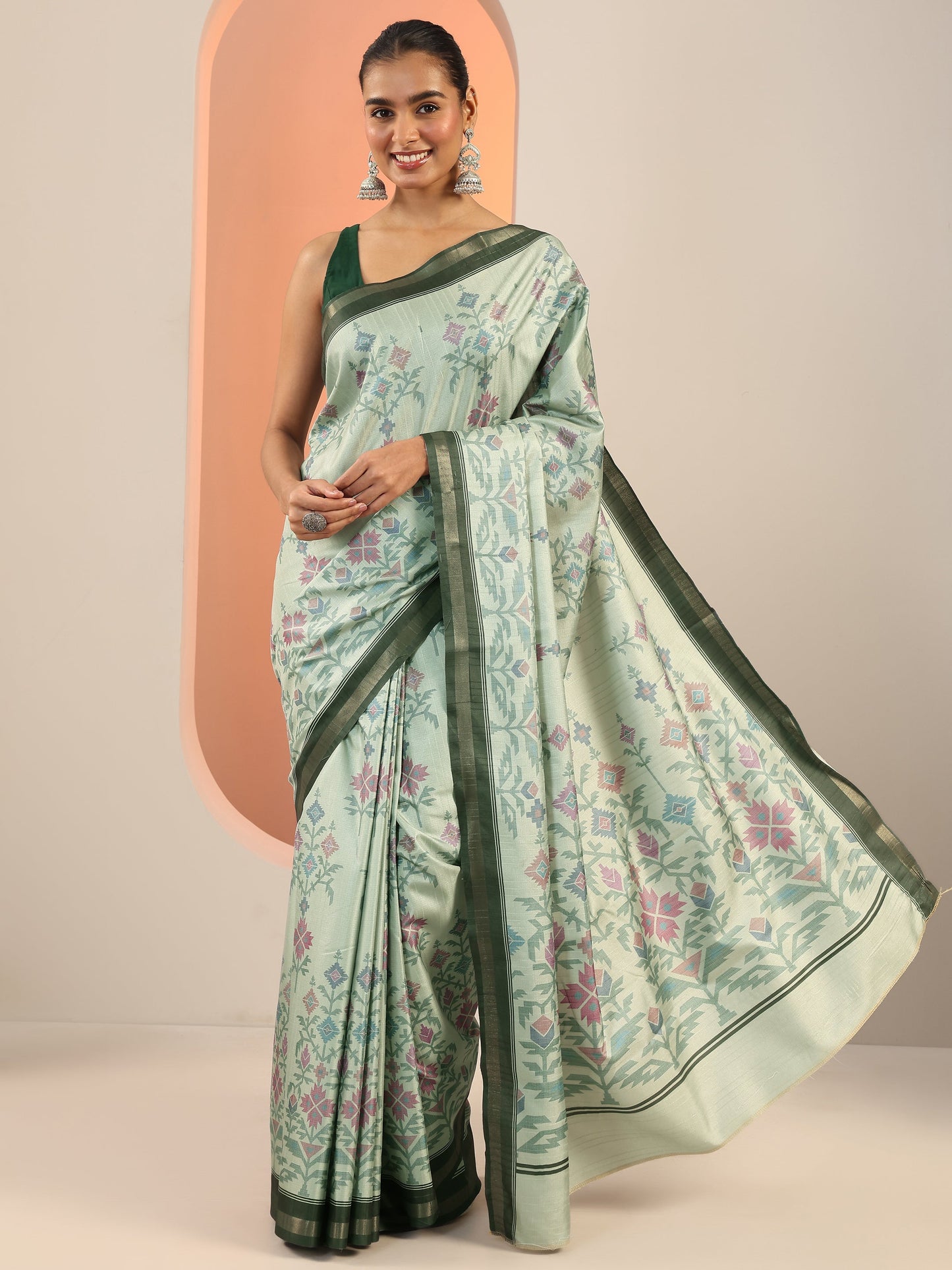 Green Embellished Silk Blend Saree With Unstitched Blouse Piece