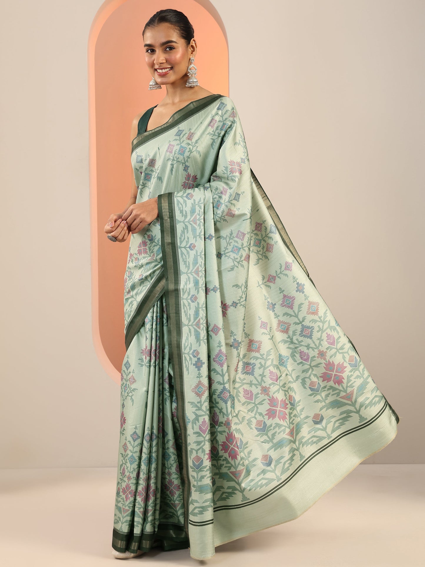 Green Embellished Silk Blend Saree With Unstitched Blouse Piece