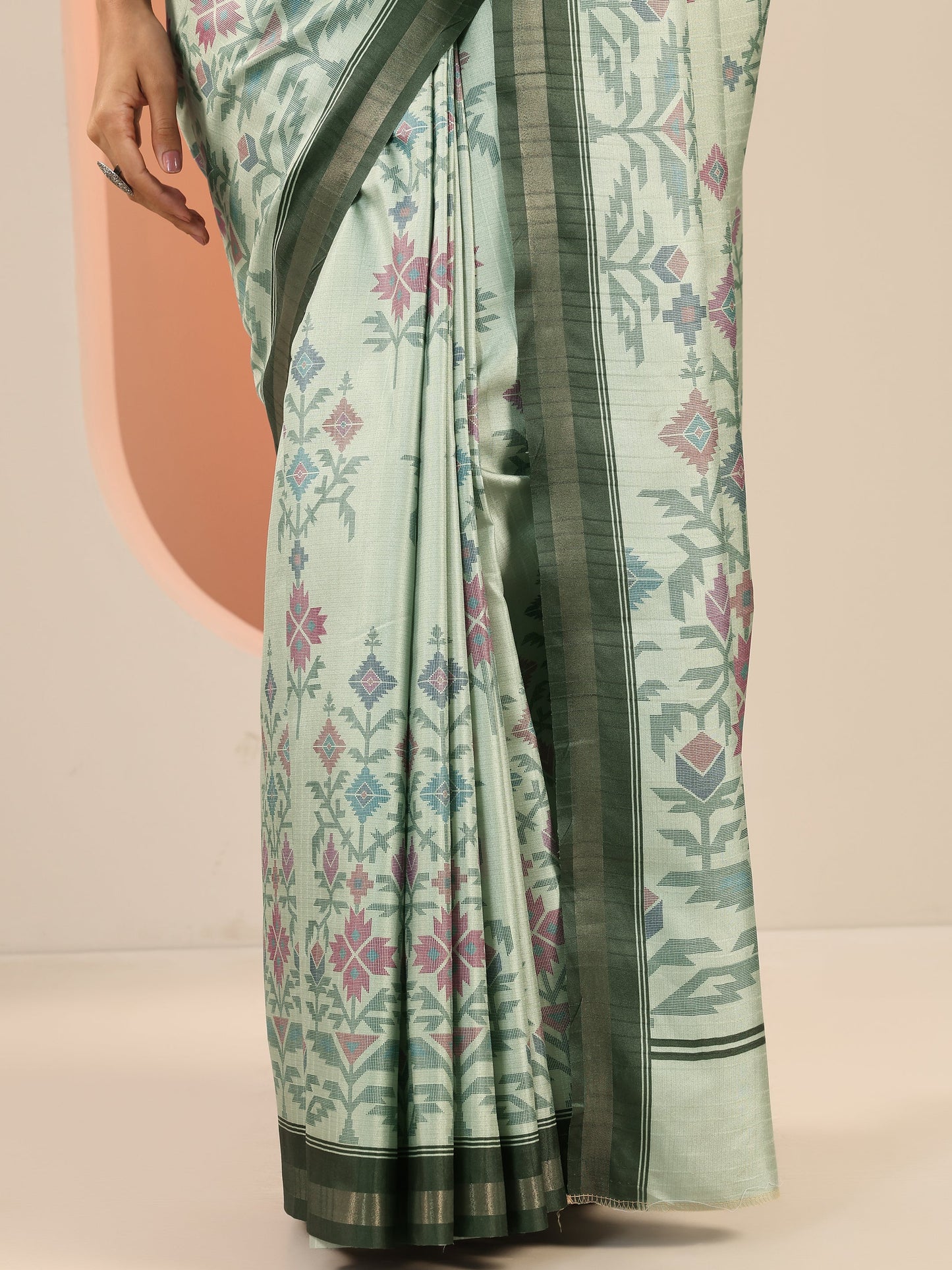 Green Embellished Silk Blend Saree With Unstitched Blouse Piece