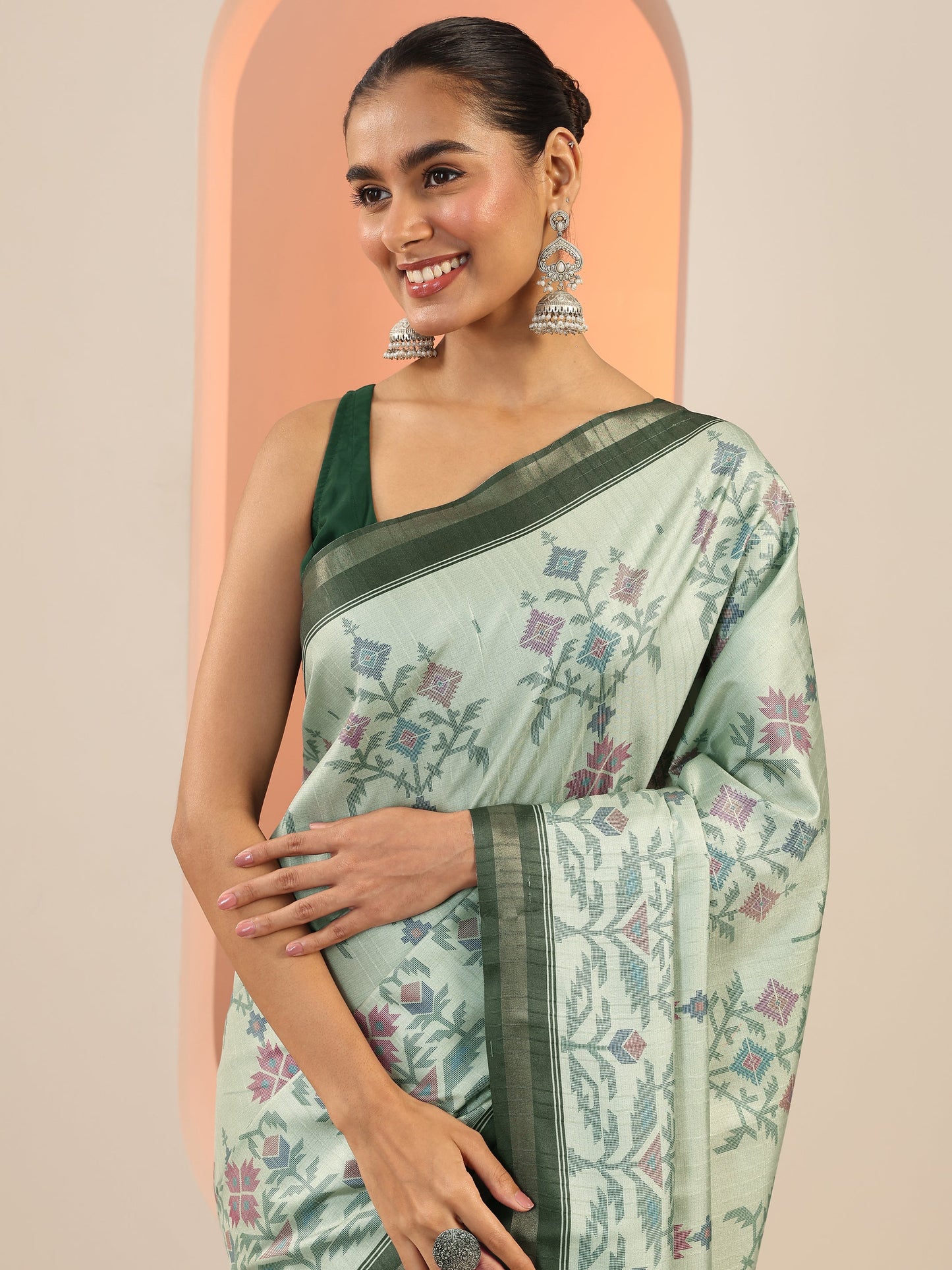 Green Embellished Silk Blend Saree With Unstitched Blouse Piece