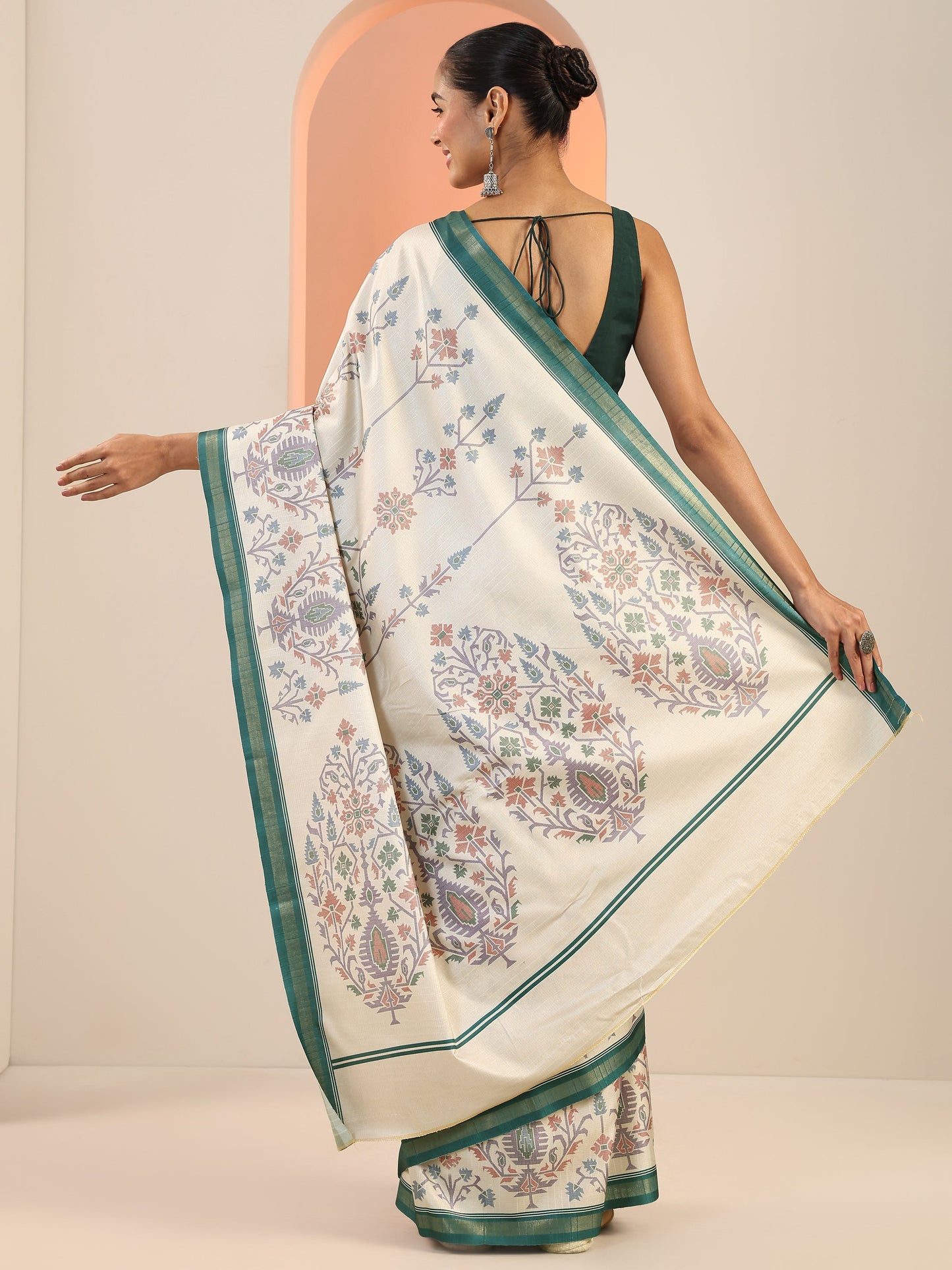Cream Printed Silk Saree With Unstitched Blouse Piece