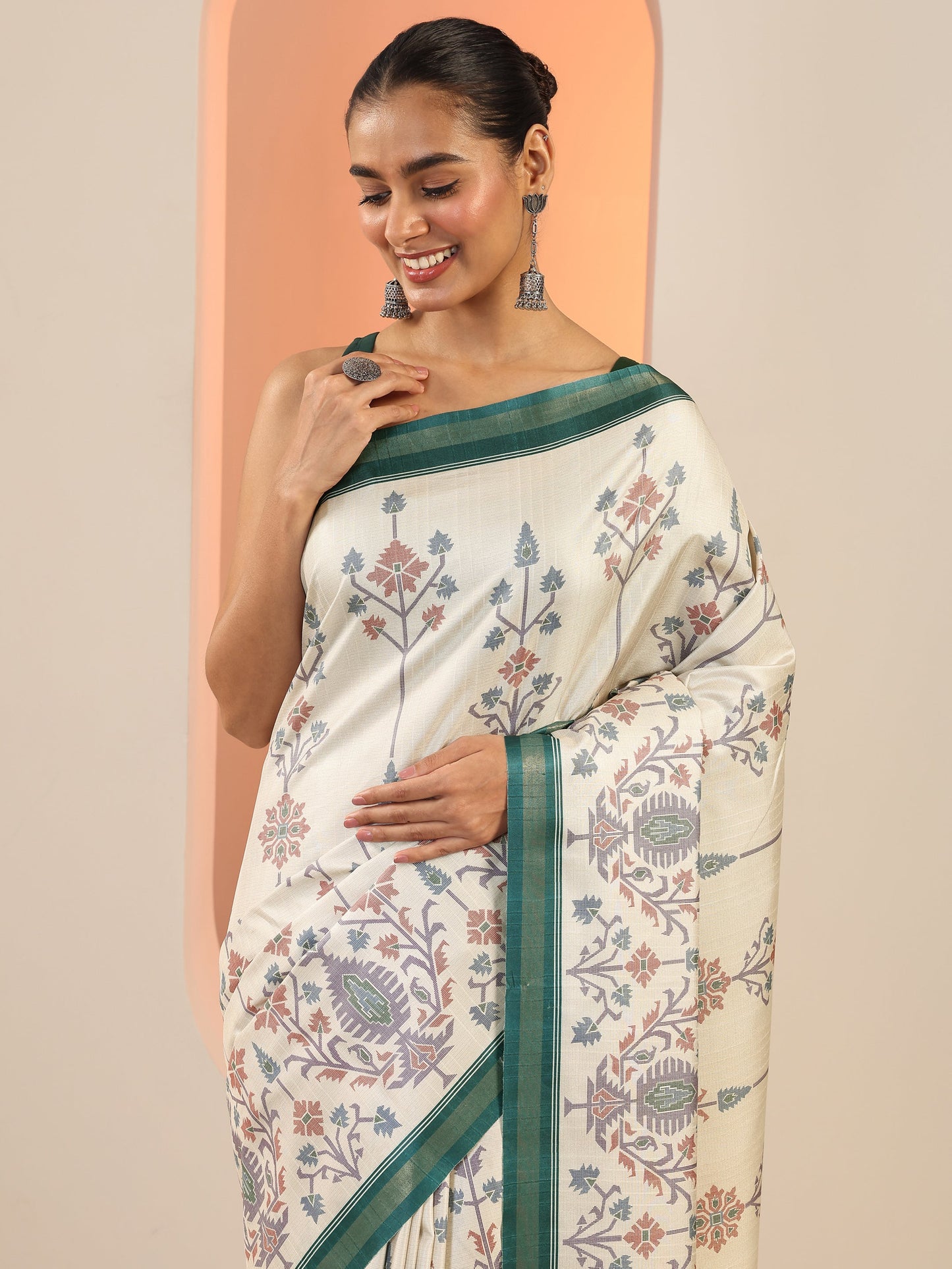 Cream Printed Silk Saree With Unstitched Blouse Piece