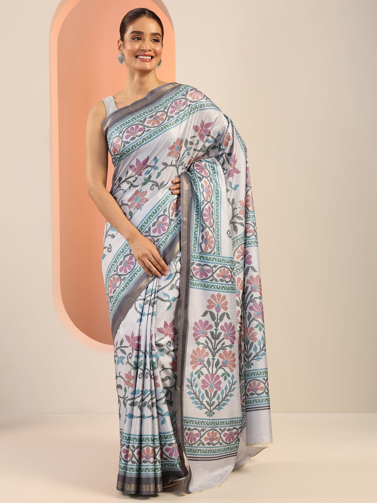 Grey Printed Silk Saree With Unstitched Blouse Piece