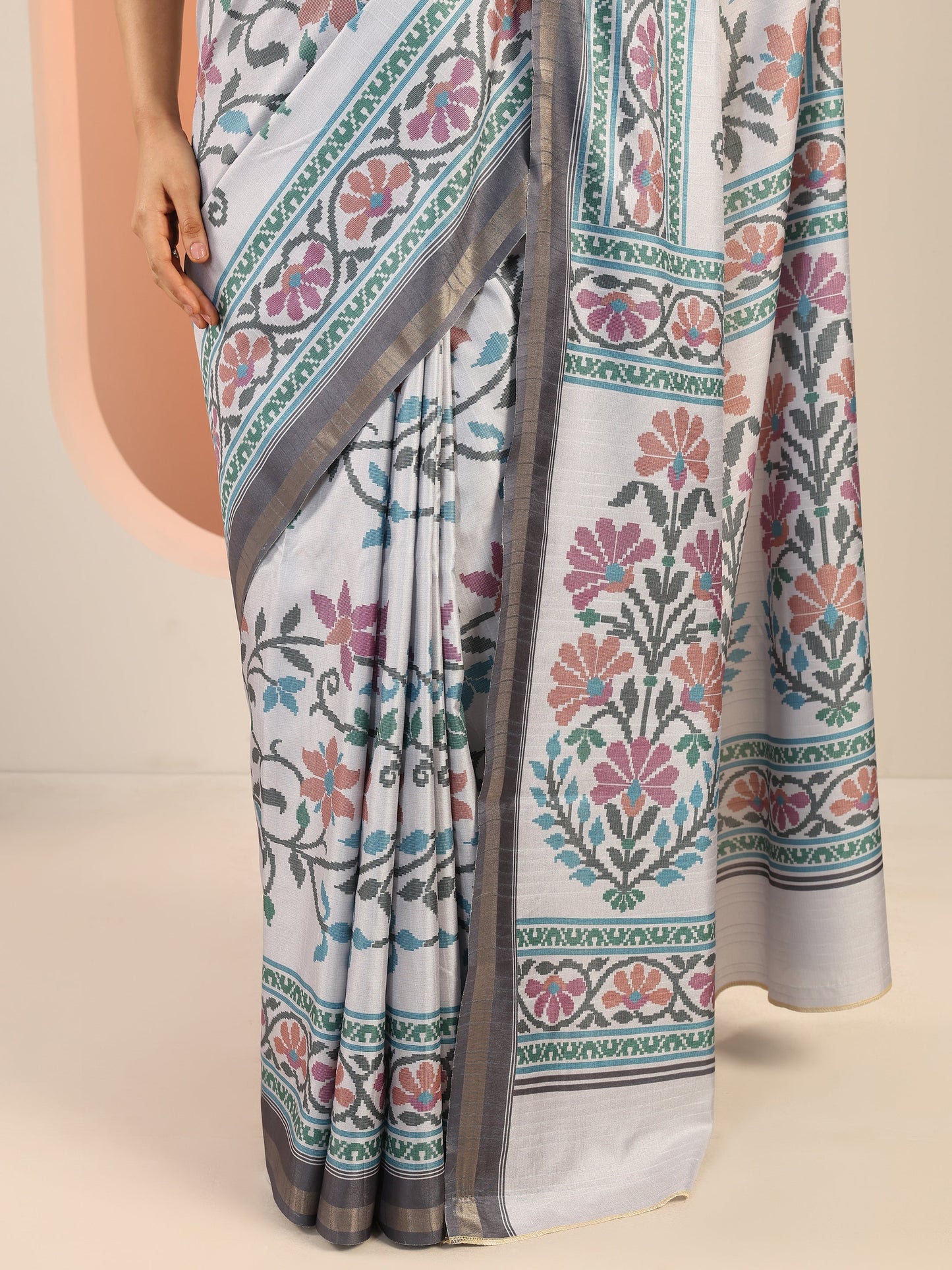 Grey Printed Silk Saree With Unstitched Blouse Piece