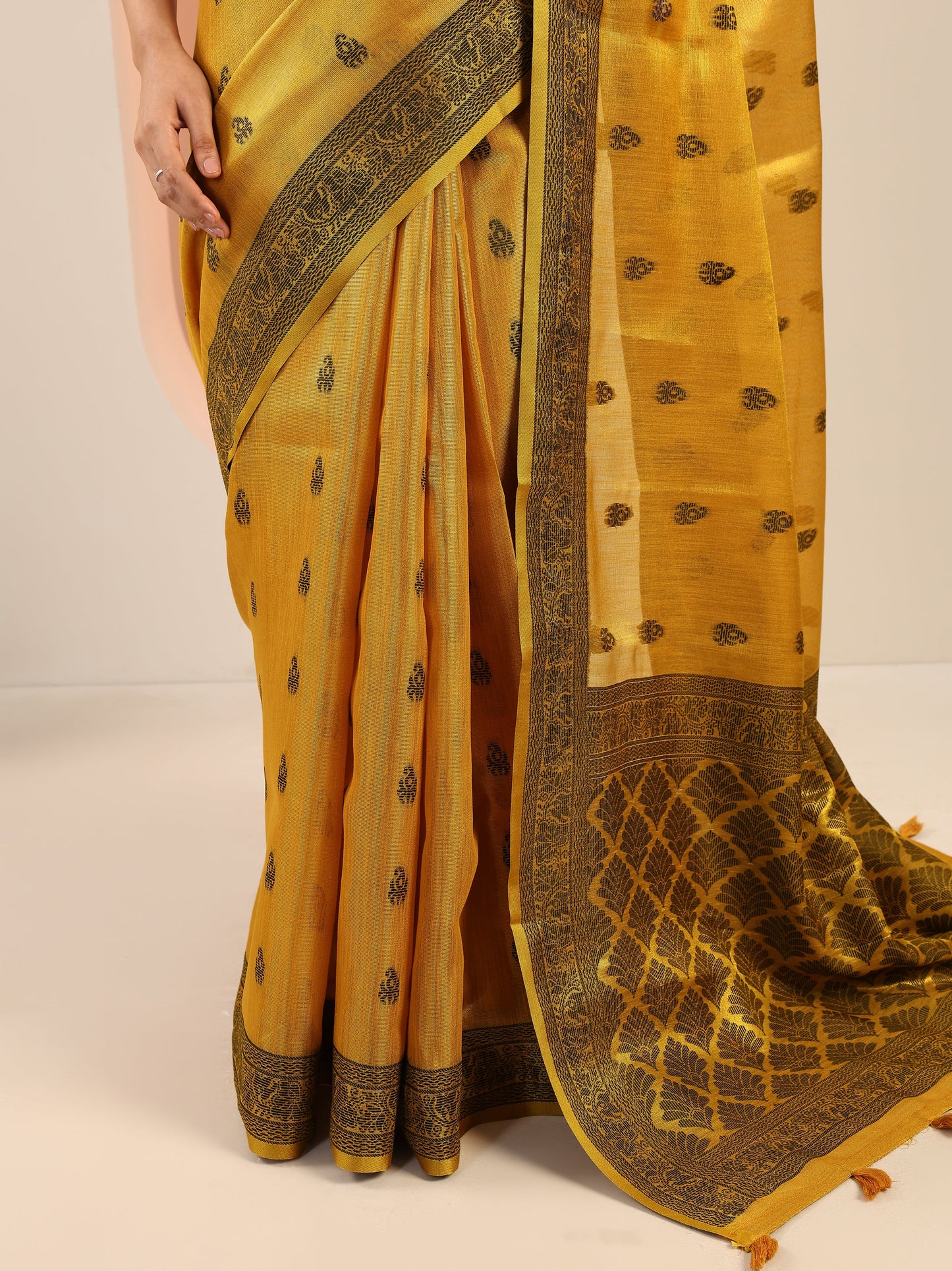 Mustard Embellished Silk Blend Saree With Unstitched Blouse Piece