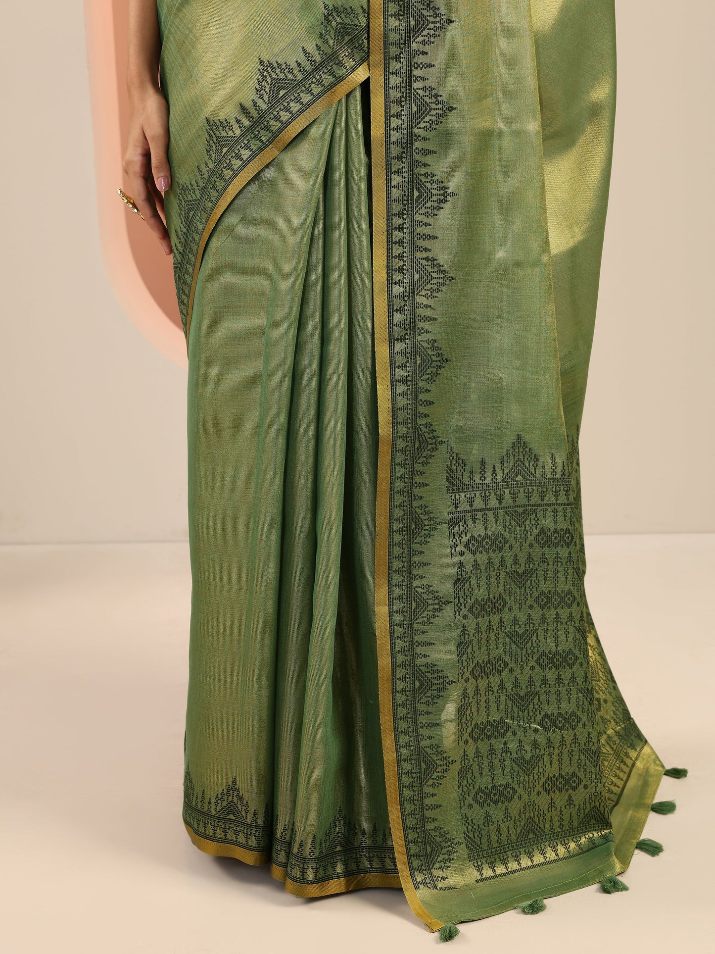 Green Solid Silk Saree With Unstitched Blouse Piece