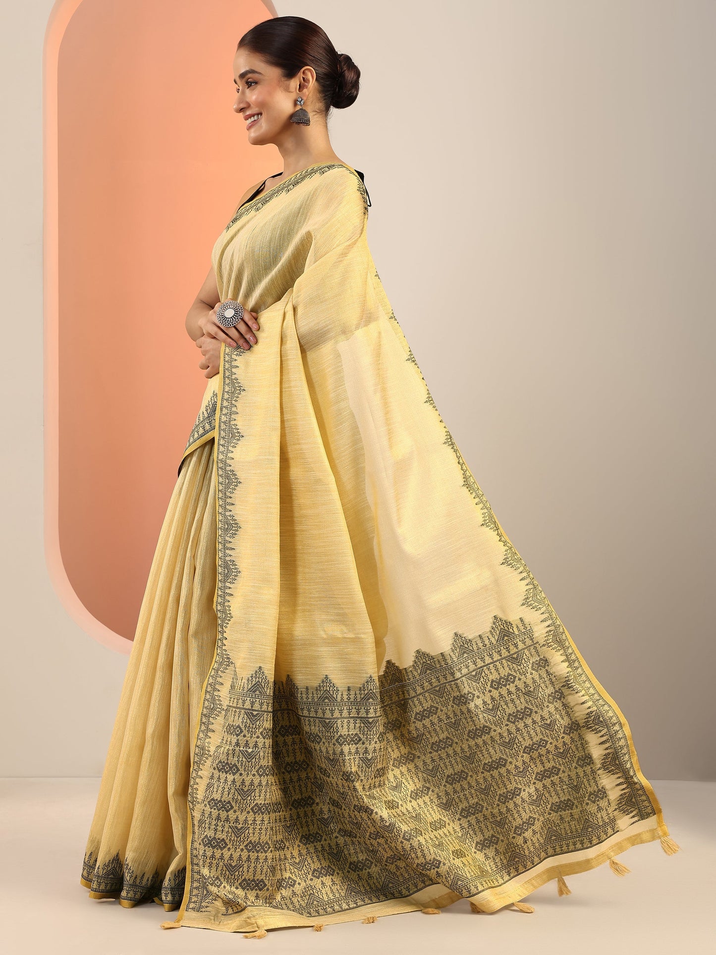 Beige Solid Silk Saree With Unstitched Blouse Piece